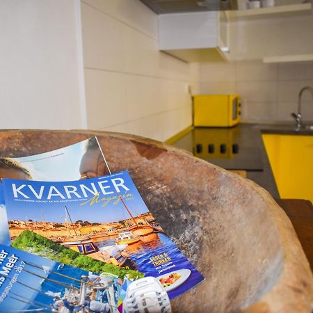 Apartmani Amra Novi Vinodolski Buitenkant foto