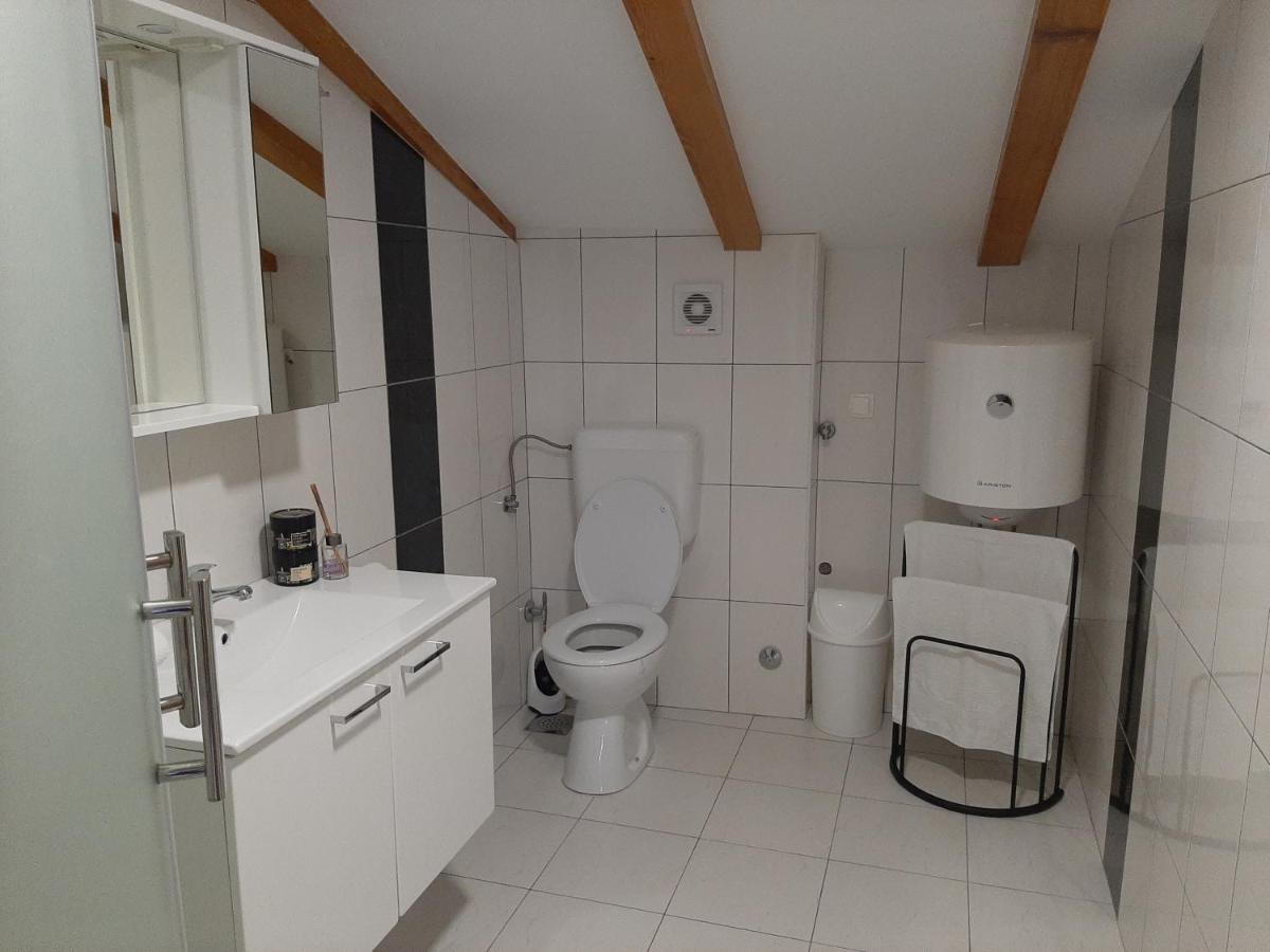 Apartmani Amra Novi Vinodolski Buitenkant foto