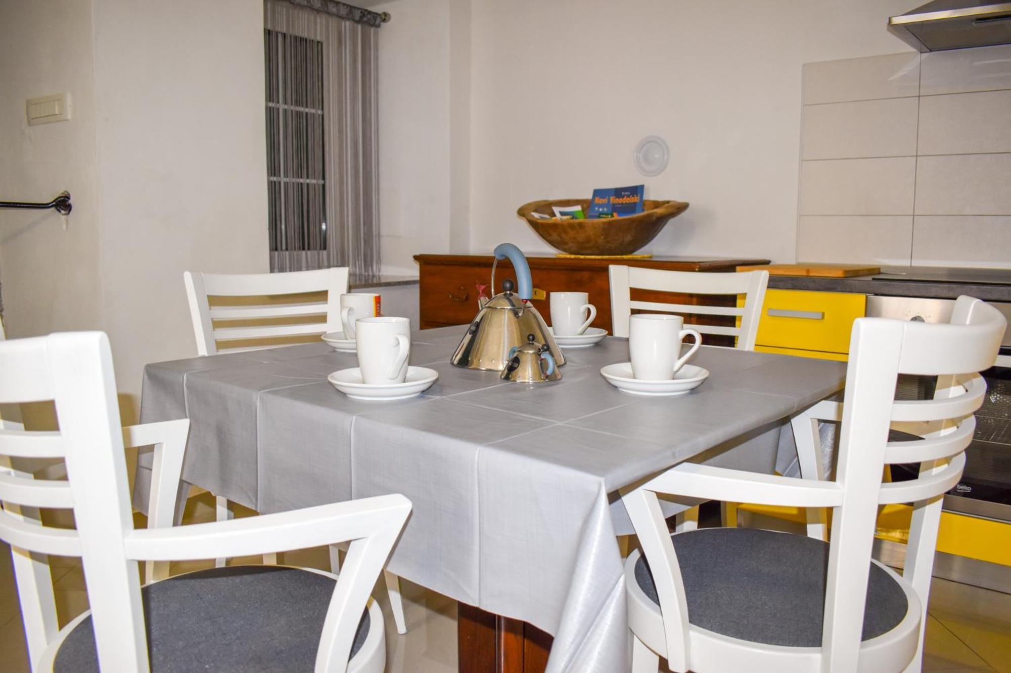 Apartmani Amra Novi Vinodolski Buitenkant foto