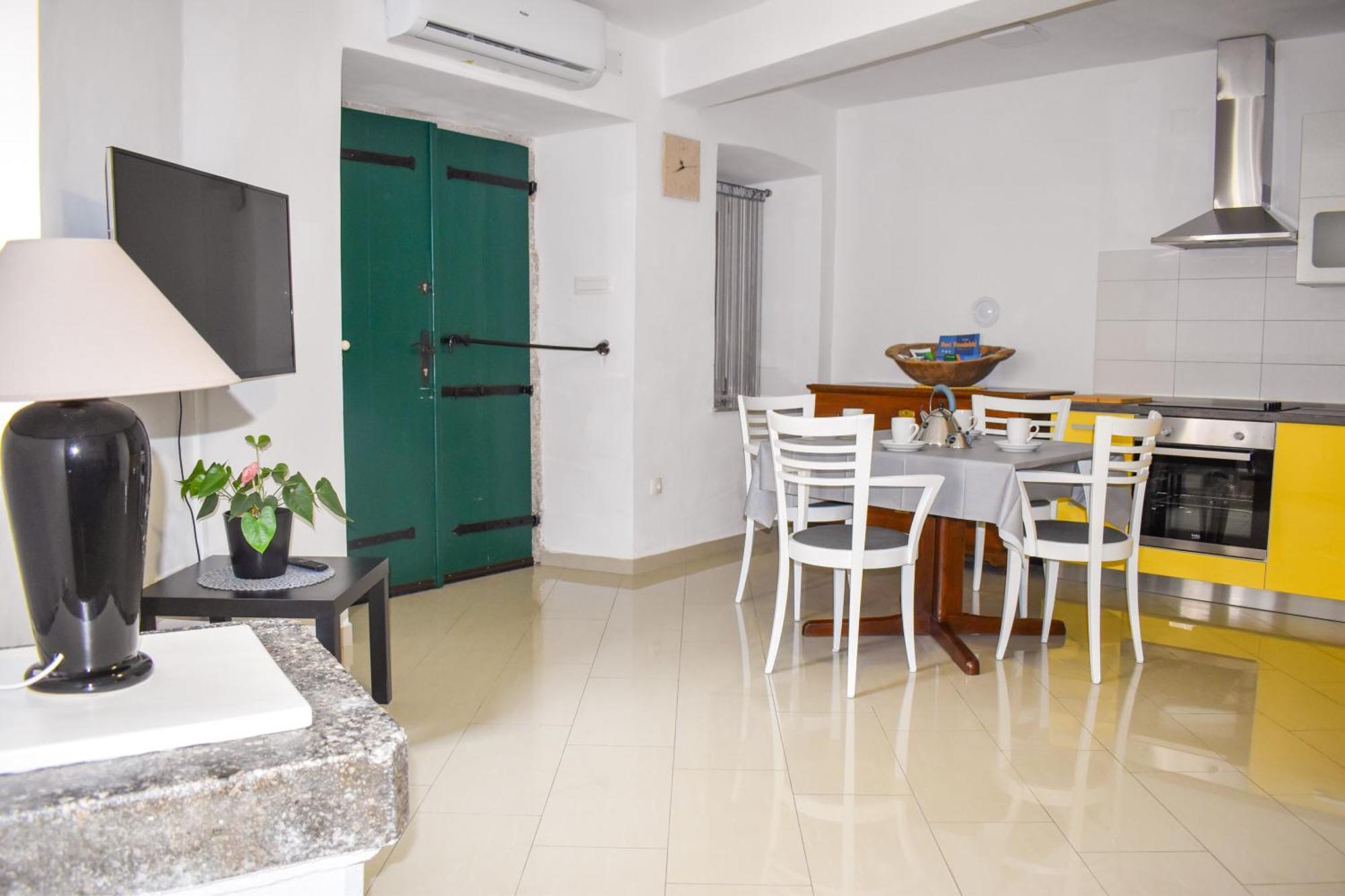 Apartmani Amra Novi Vinodolski Buitenkant foto