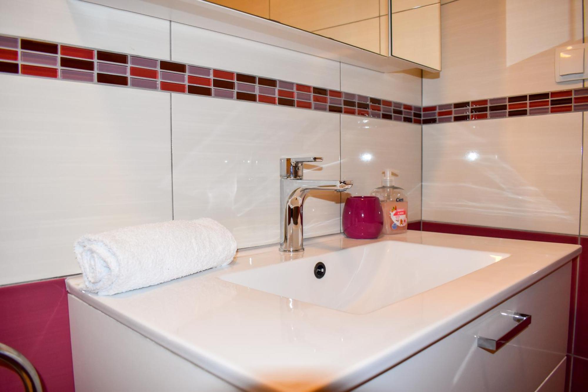 Apartmani Amra Novi Vinodolski Buitenkant foto