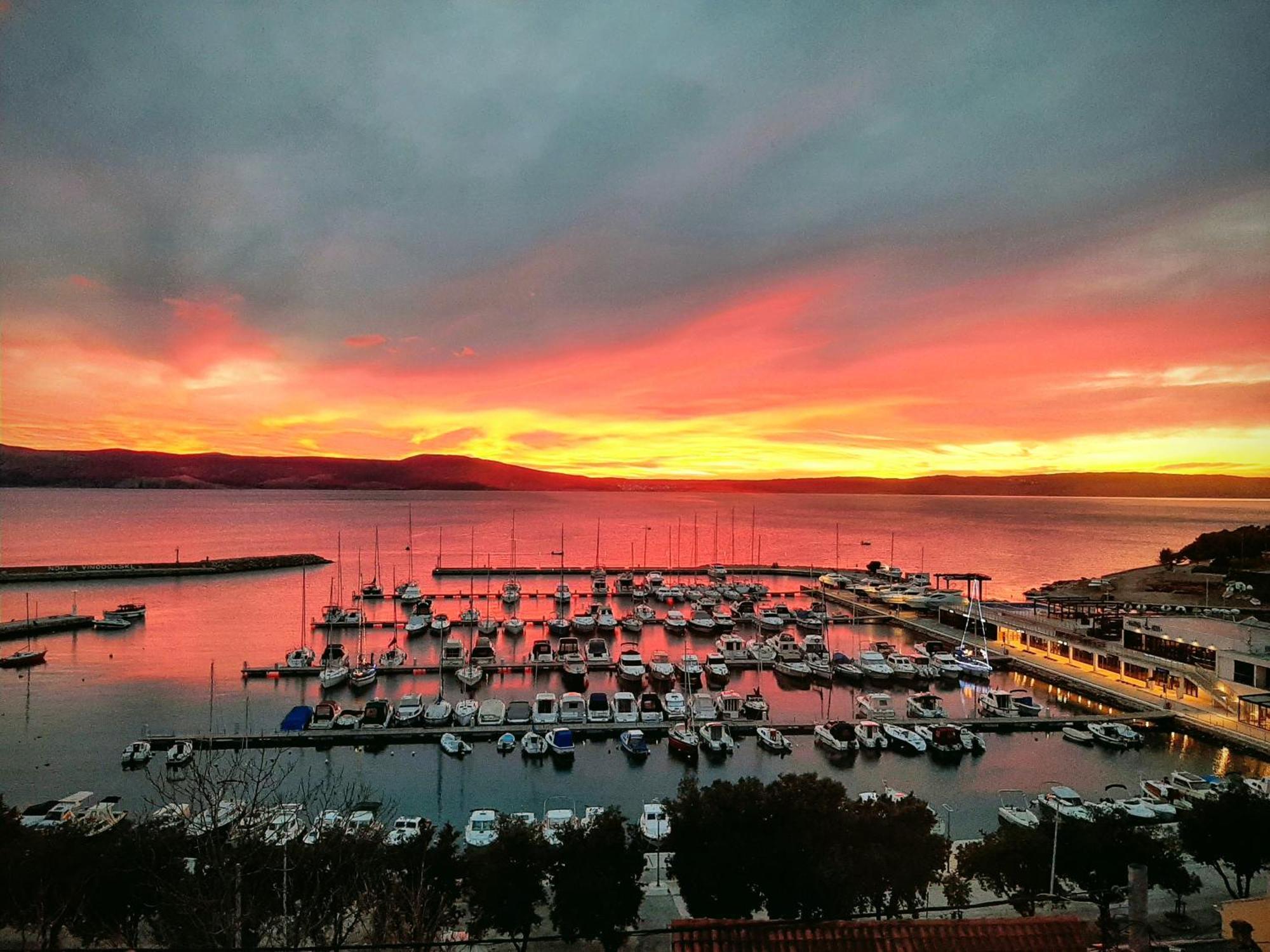 Apartmani Amra Novi Vinodolski Buitenkant foto