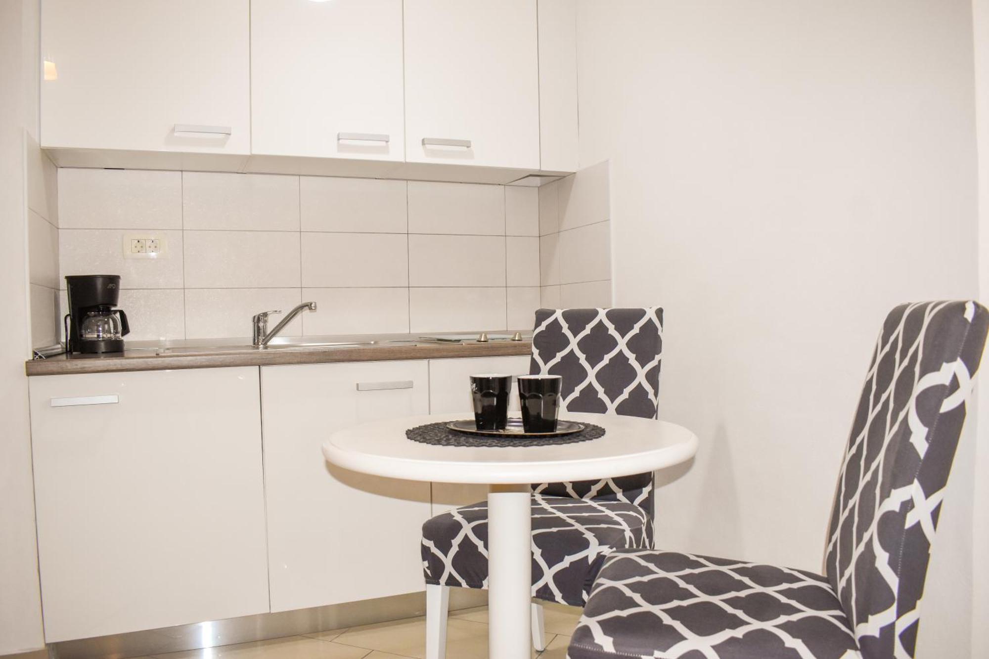 Apartmani Amra Novi Vinodolski Buitenkant foto