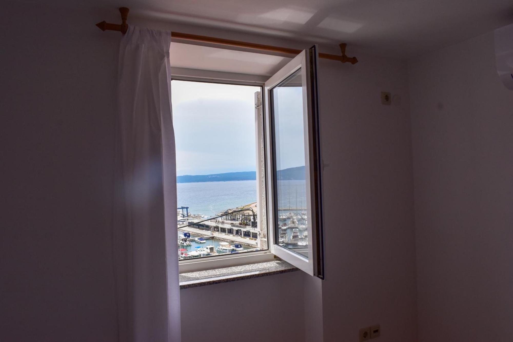 Apartmani Amra Novi Vinodolski Buitenkant foto
