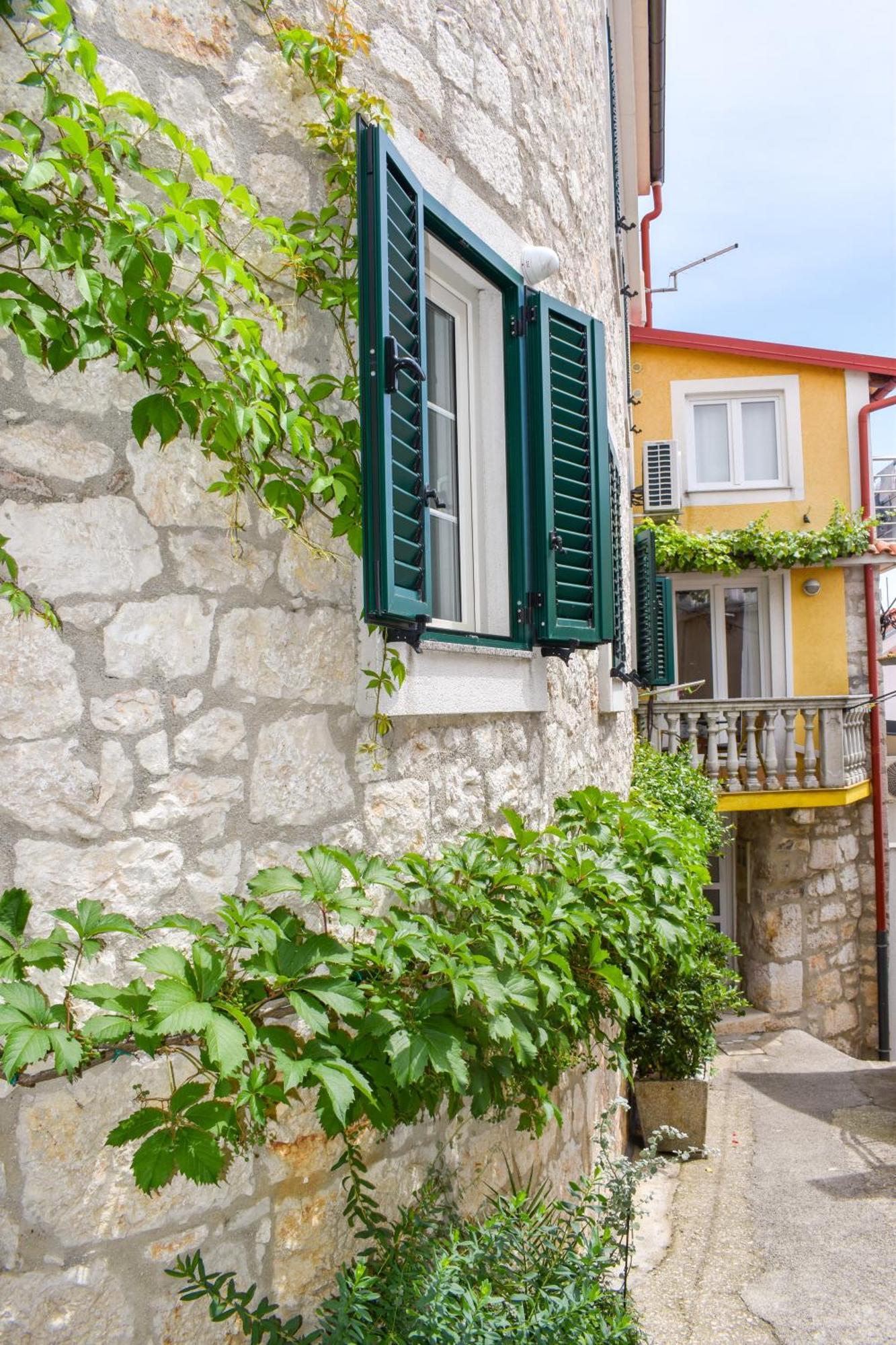 Apartmani Amra Novi Vinodolski Buitenkant foto